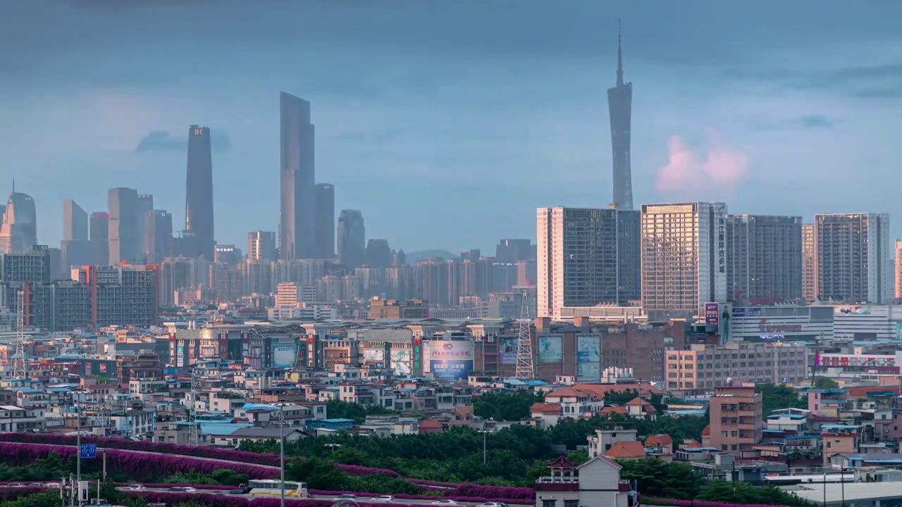 中国广东广州，夏天黄昏日转夜的花城景观视频素材