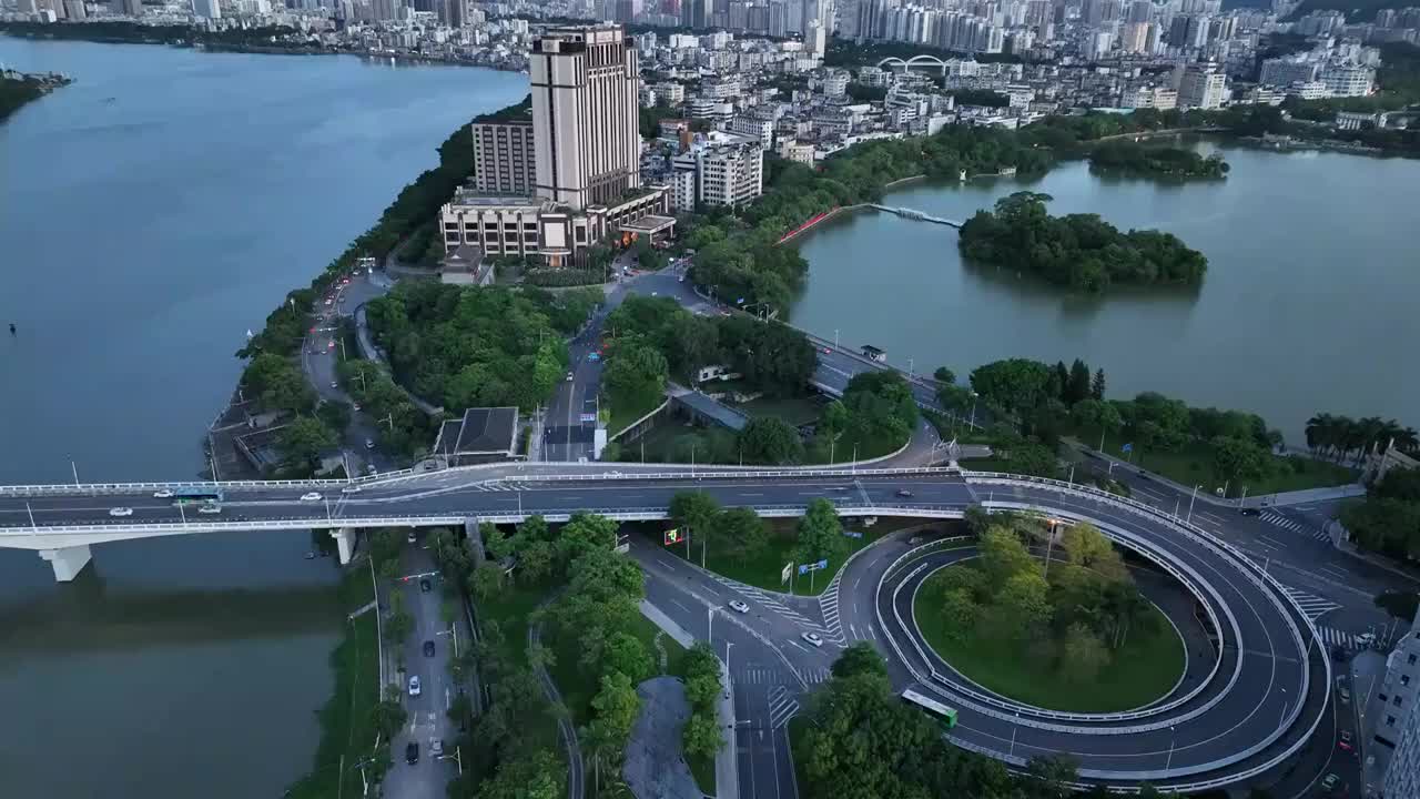 广东省惠州市惠城区江北富力国际中心东江合生大桥夜景航拍视频下载