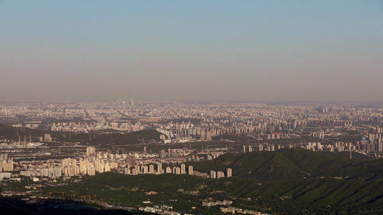 俯瞰北京城市日转夜(轻度雾霾)视频素材