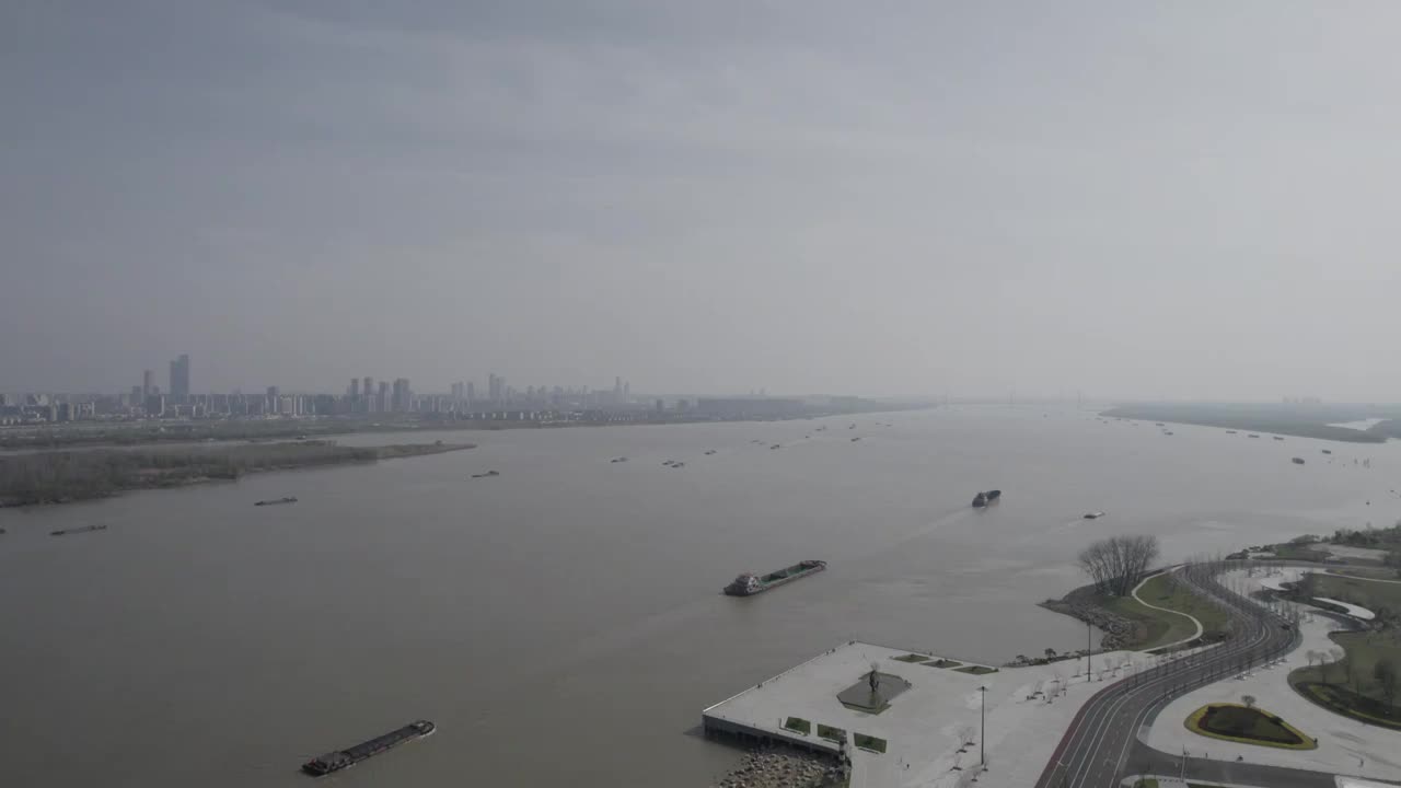 一镜到底长江航拍绕船视频下载