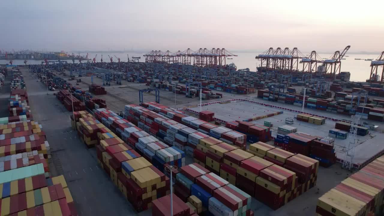 4K航拍港口集装箱码头货运码头视频视频素材