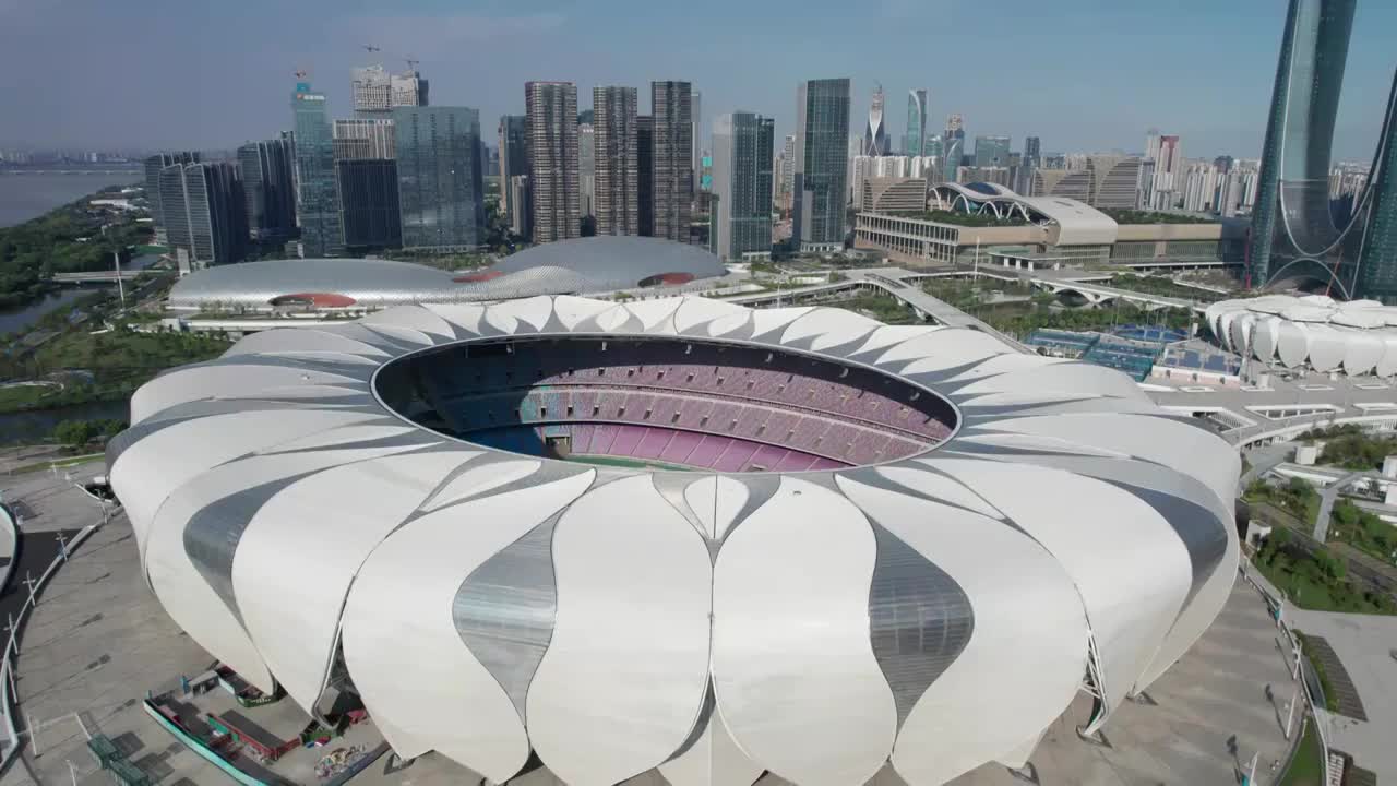 杭州钱塘江边的奥体中心大小莲花体育馆航拍视频下载