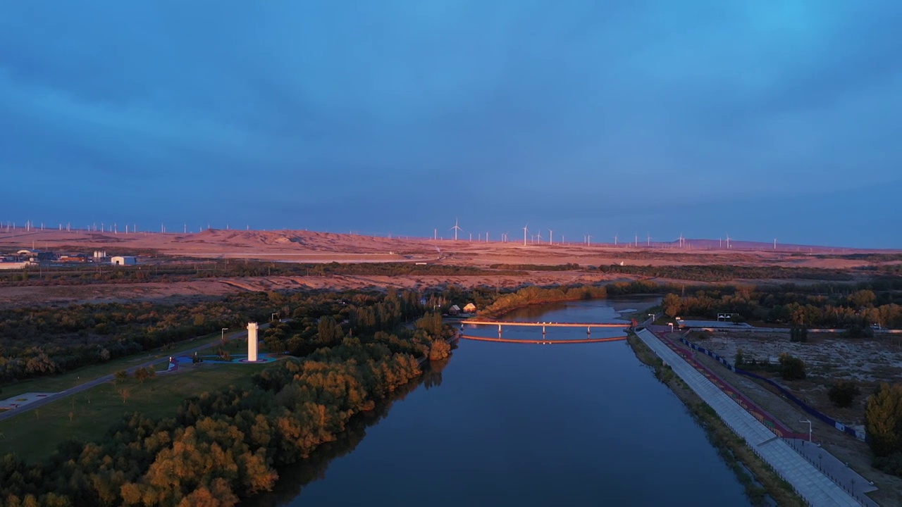 新疆阿勒泰布尔津额尔齐斯河上的日出视频素材