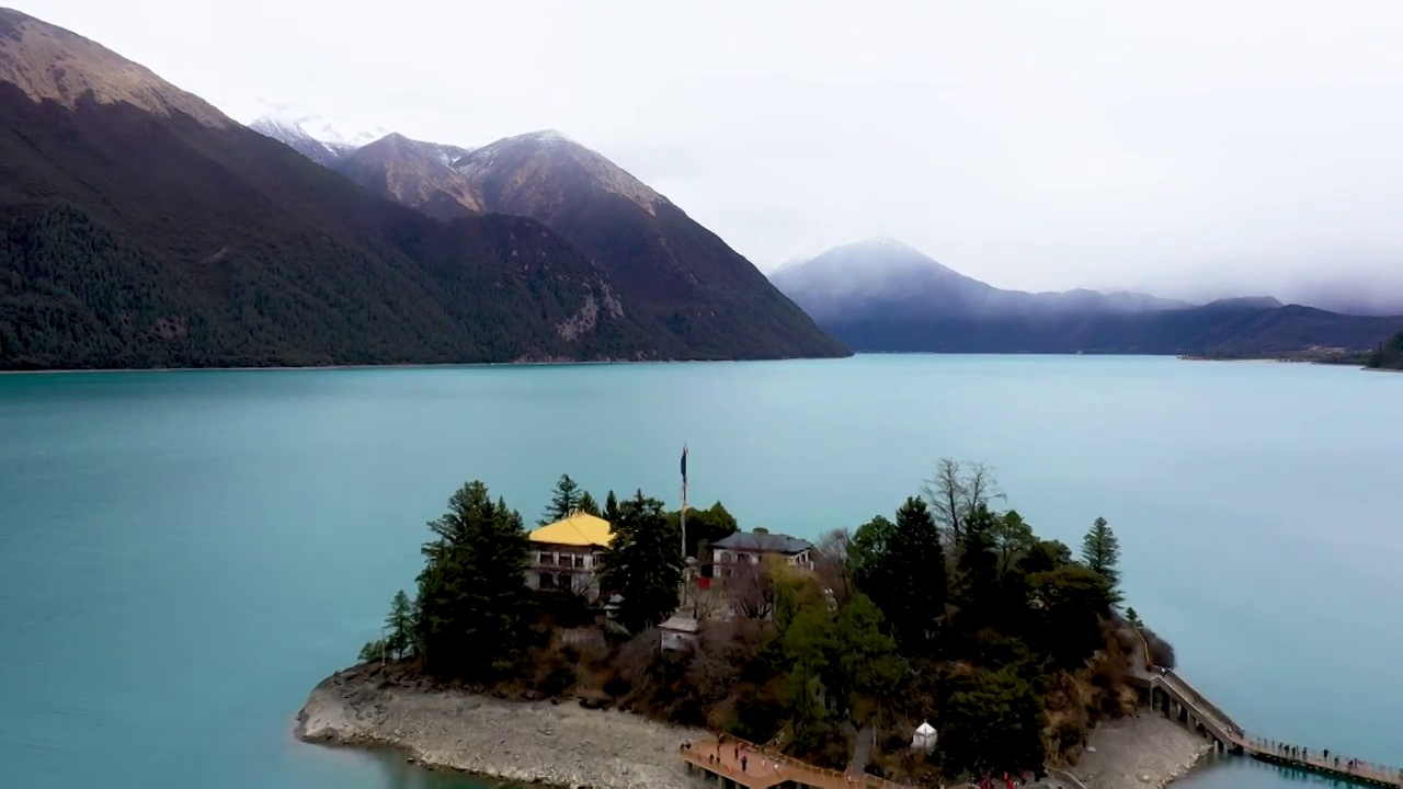 航拍世界旅游景区西藏林芝工布江达县巴松措视频下载