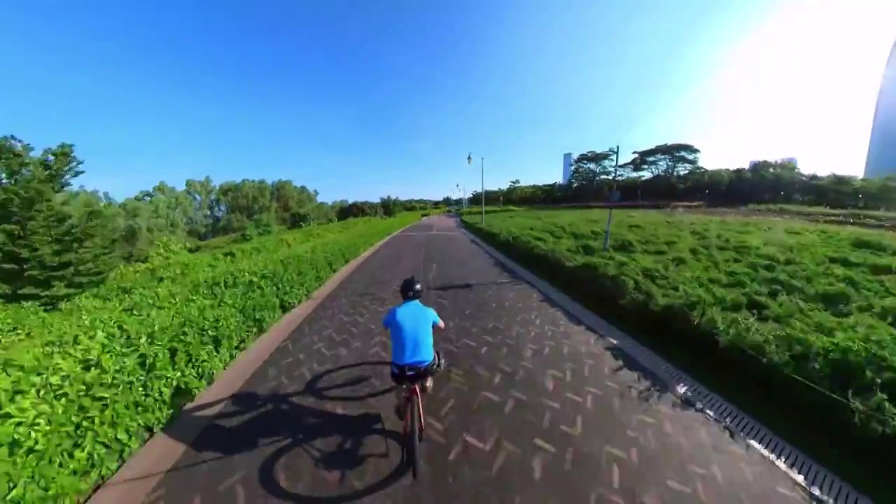 深圳湾公园骑行者视频素材
