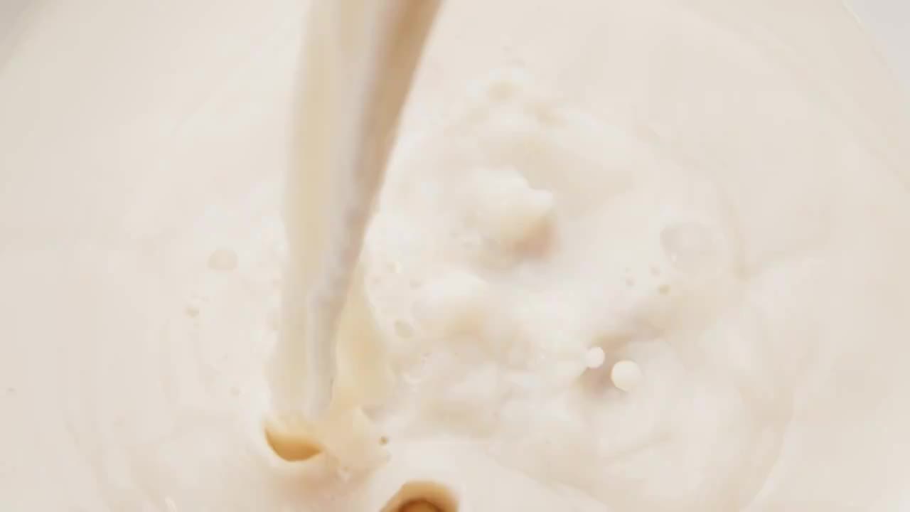 豆浆豆奶黄豆-慢动作实拍视频素材