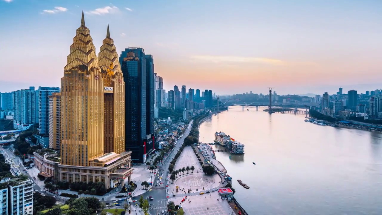 中国重庆长江沿岸高楼喜来登高视角日转夜延时摄影视频素材