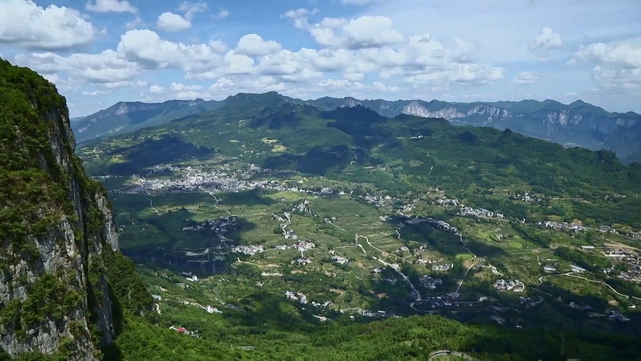 恩施大峡谷，夏季的山，绿水青山，植被茂盛的山视频下载