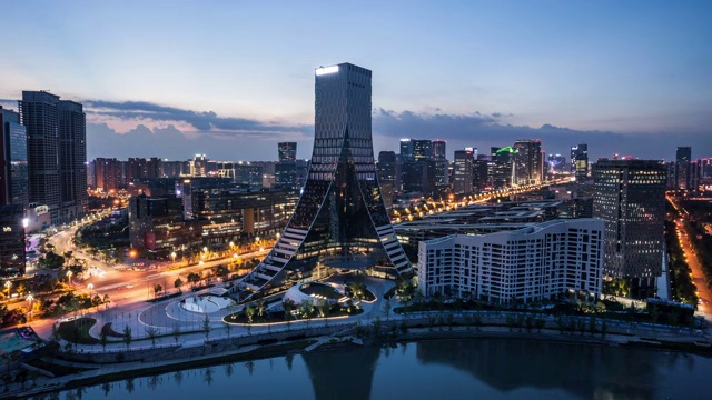 四川成都市高新区欧洲中心美年广场夜景视频素材