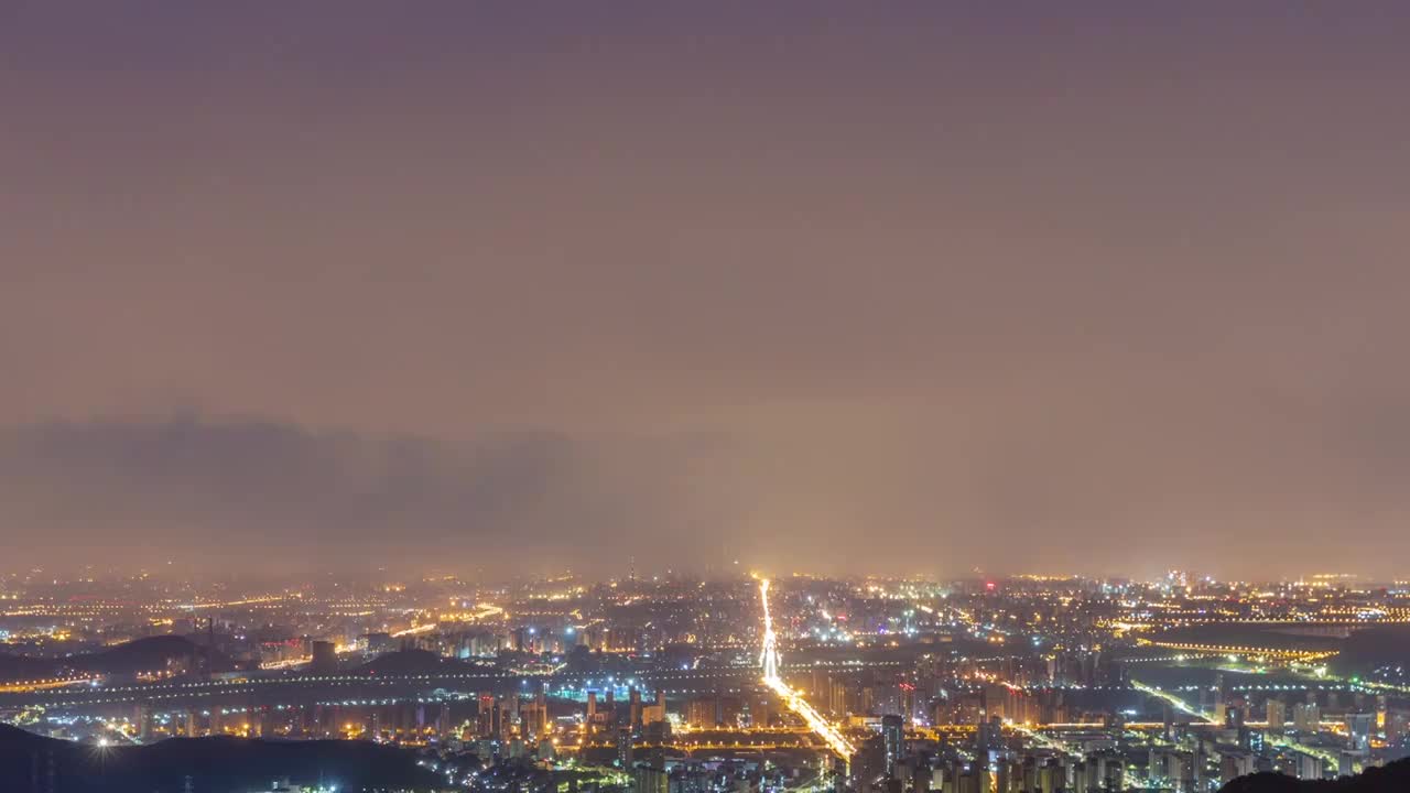 俯瞰阴云密布下的北京城视频素材