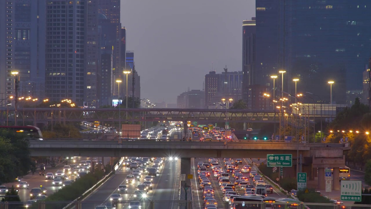 北京四惠桥夜间车流视频素材