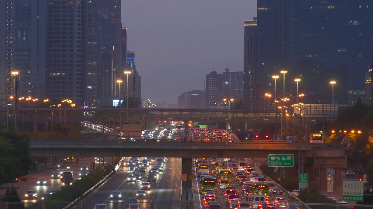 北京四惠桥夜间车流视频素材