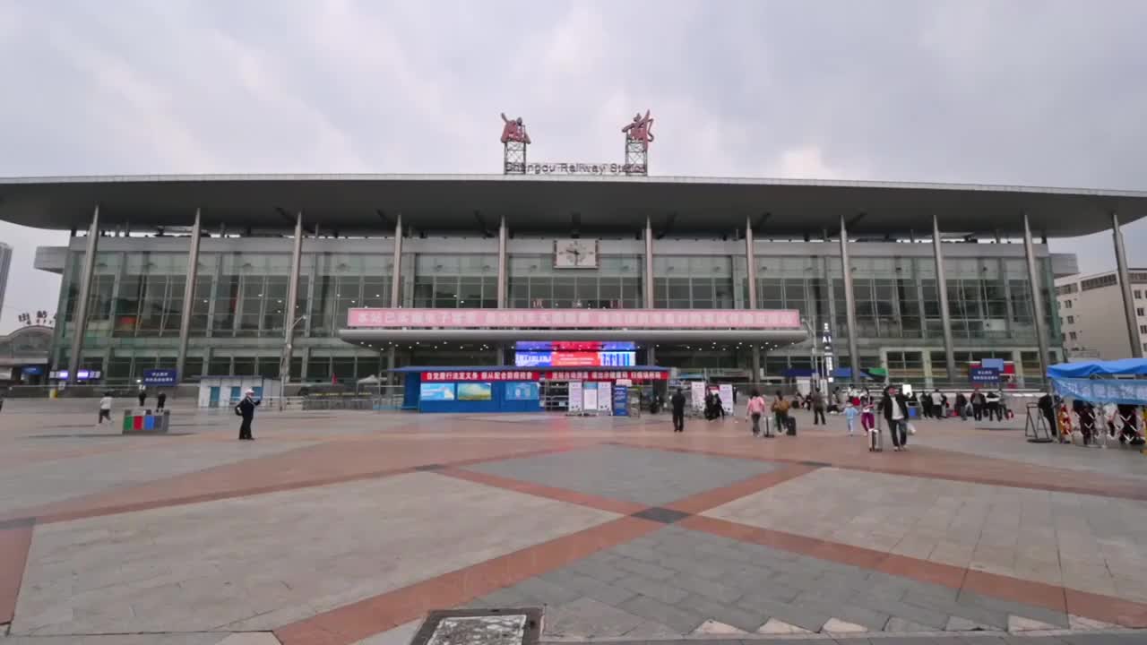 成都火车北站（成都站）下午和夜晚实时（选编）视频下载