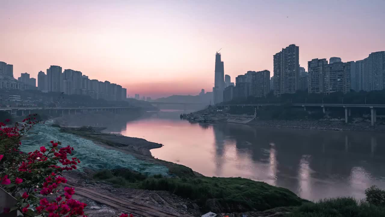 重庆市北滨路初升太阳视频素材