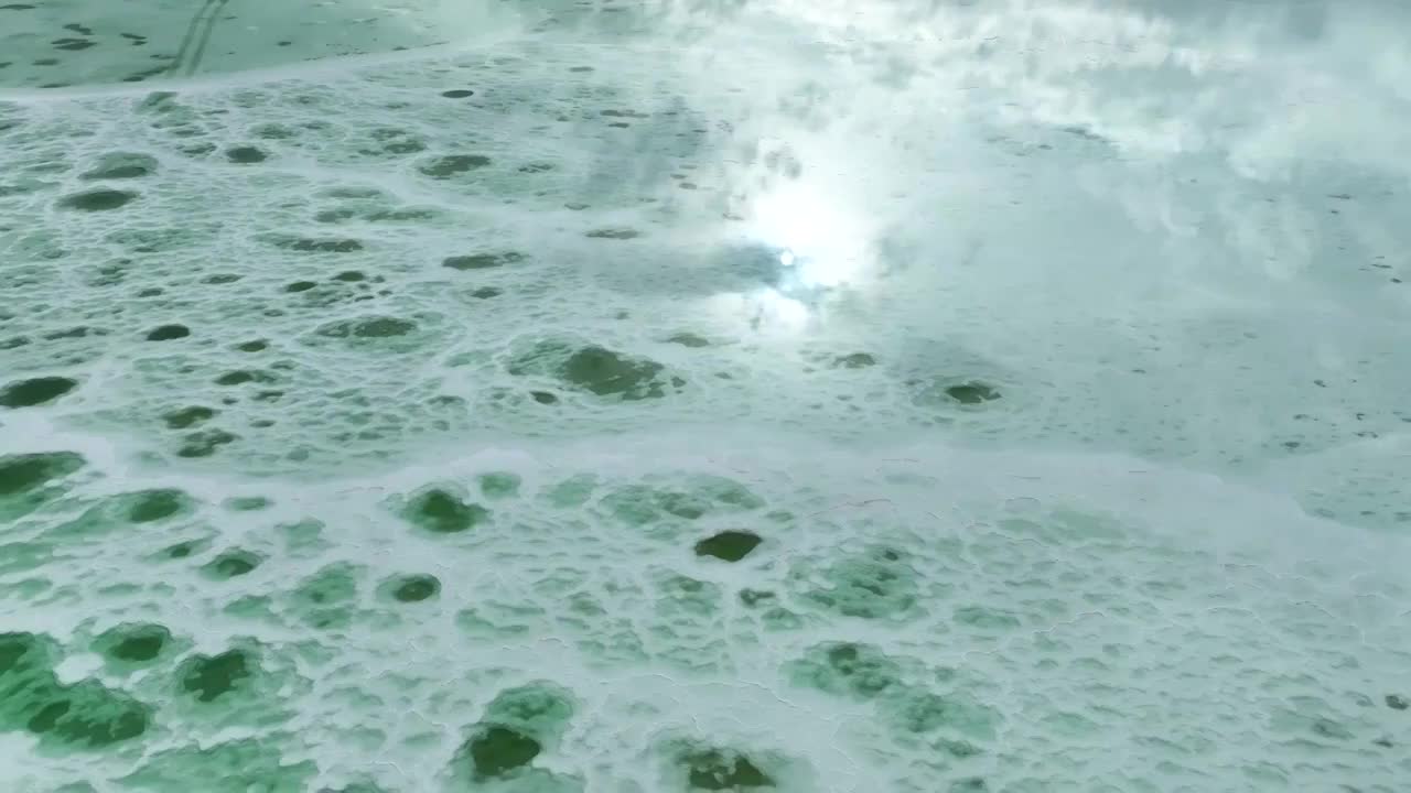 航拍青海茫崖翡翠湖风光视频素材