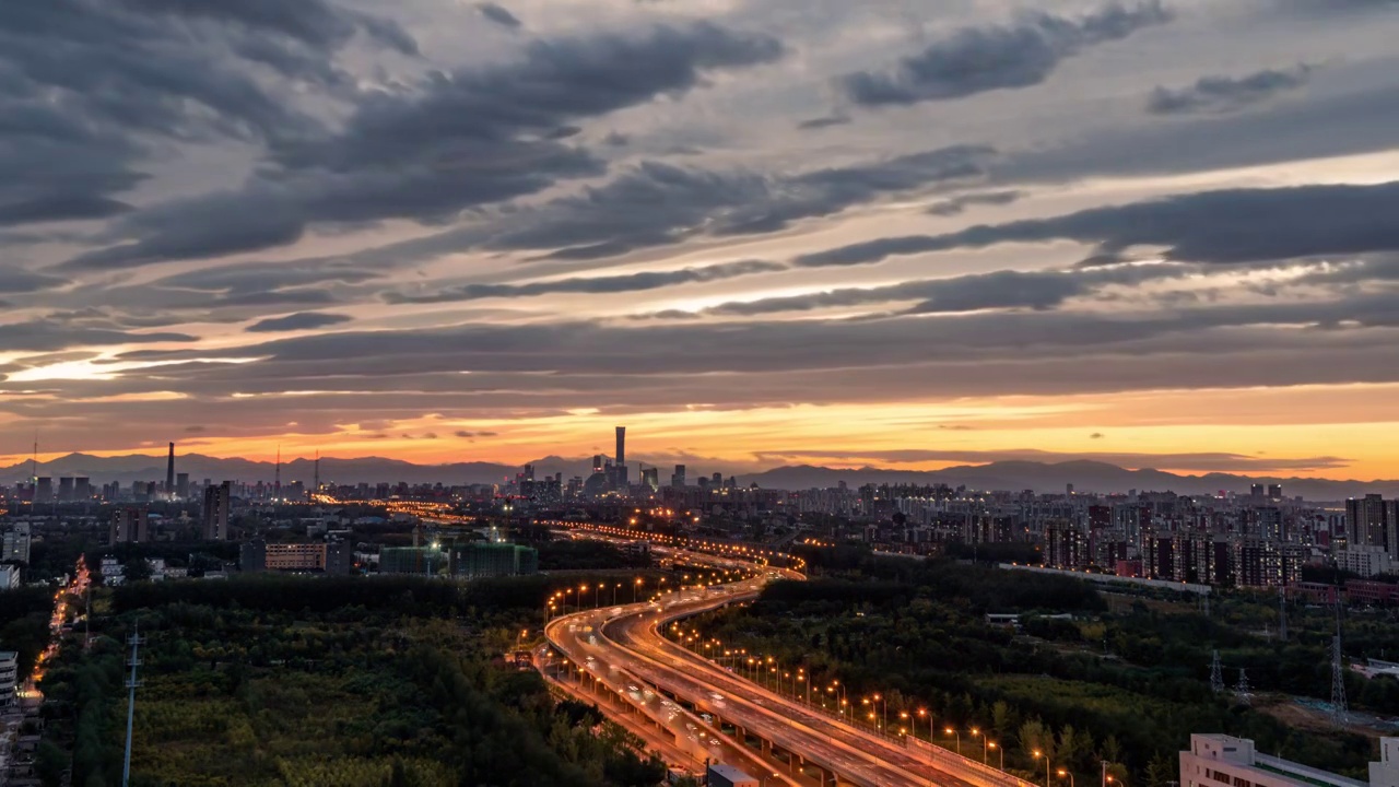 北京城市建筑与公路日落景色视频下载