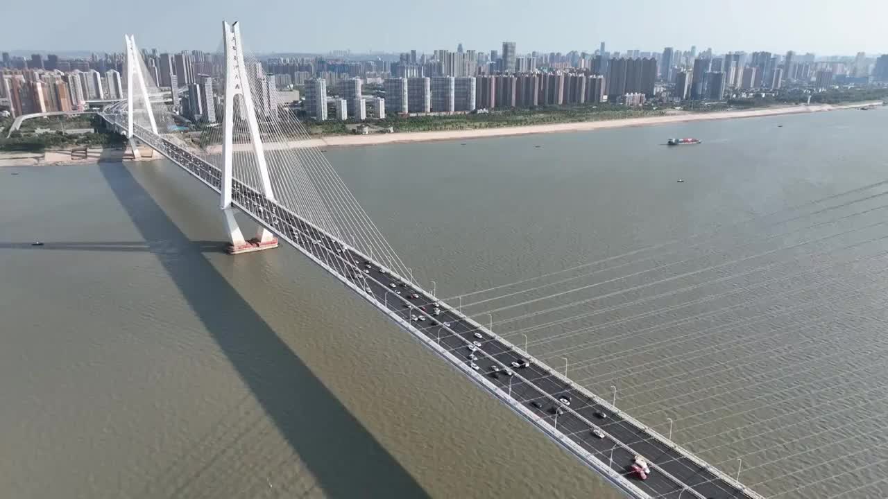 航拍湖北武汉二七长江大桥公路交通建设视频下载