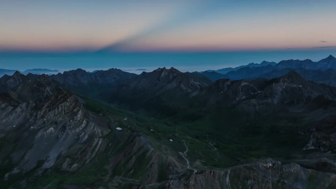 川西高原的连绵山体视频素材