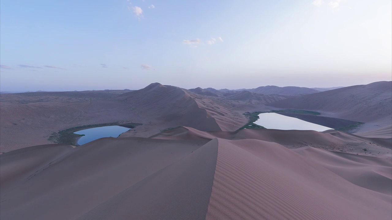 延时摄影内蒙古阿拉善巴丹吉林沙漠双色湖视频素材