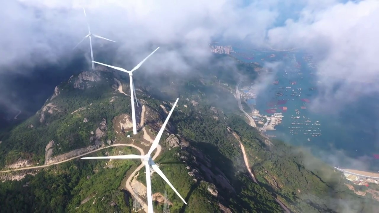4K福建福州连江县旗冠顶风力发电机风光视频素材