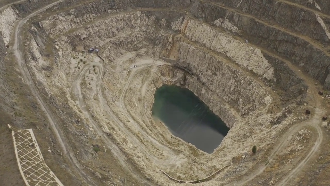 新疆可可托海三号矿坑视频素材