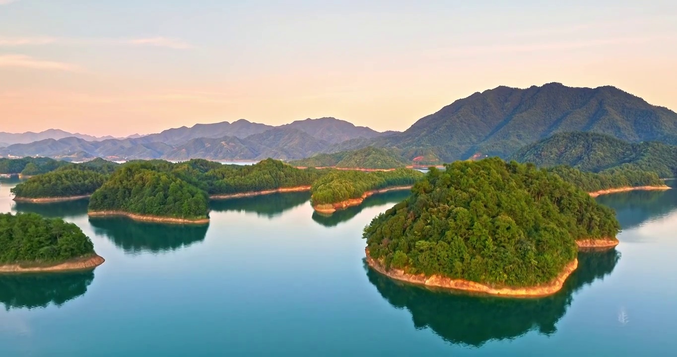 航拍日落时中国杭州千岛湖自然风光视频素材