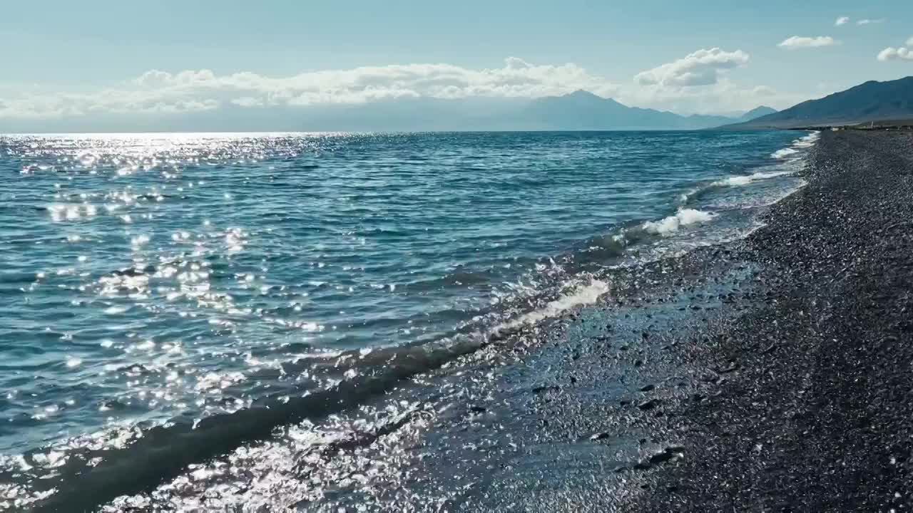 唯美慢镜头波光粼粼的水面视频下载