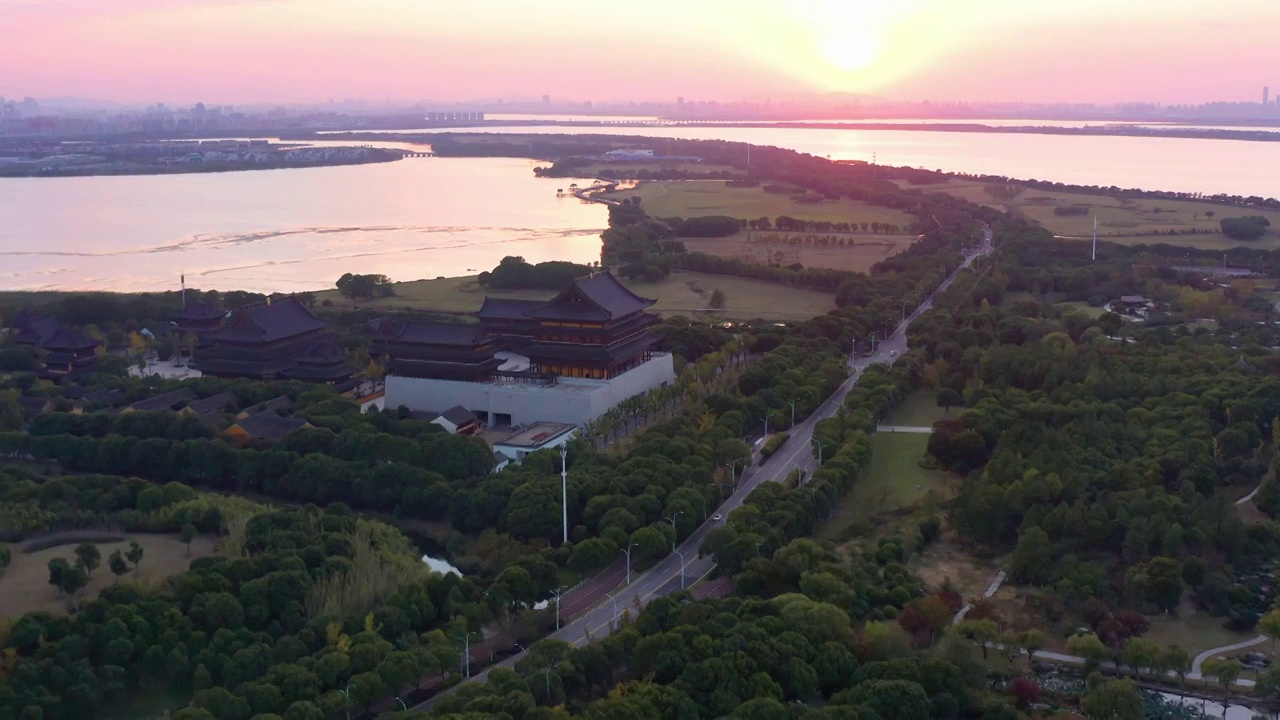 日落时分的苏州园区阳澄湖半岛航拍视频素材