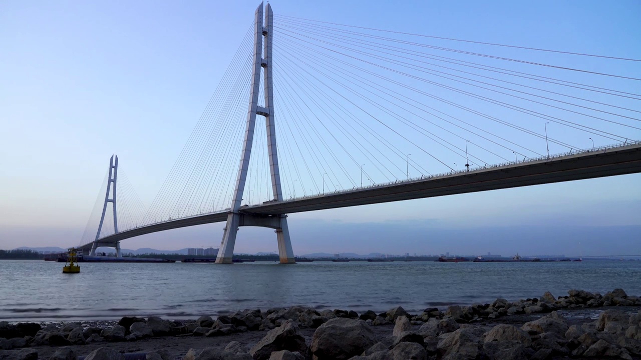 京大胜关长江大桥（南京长江第三大桥）的建筑风光视频素材