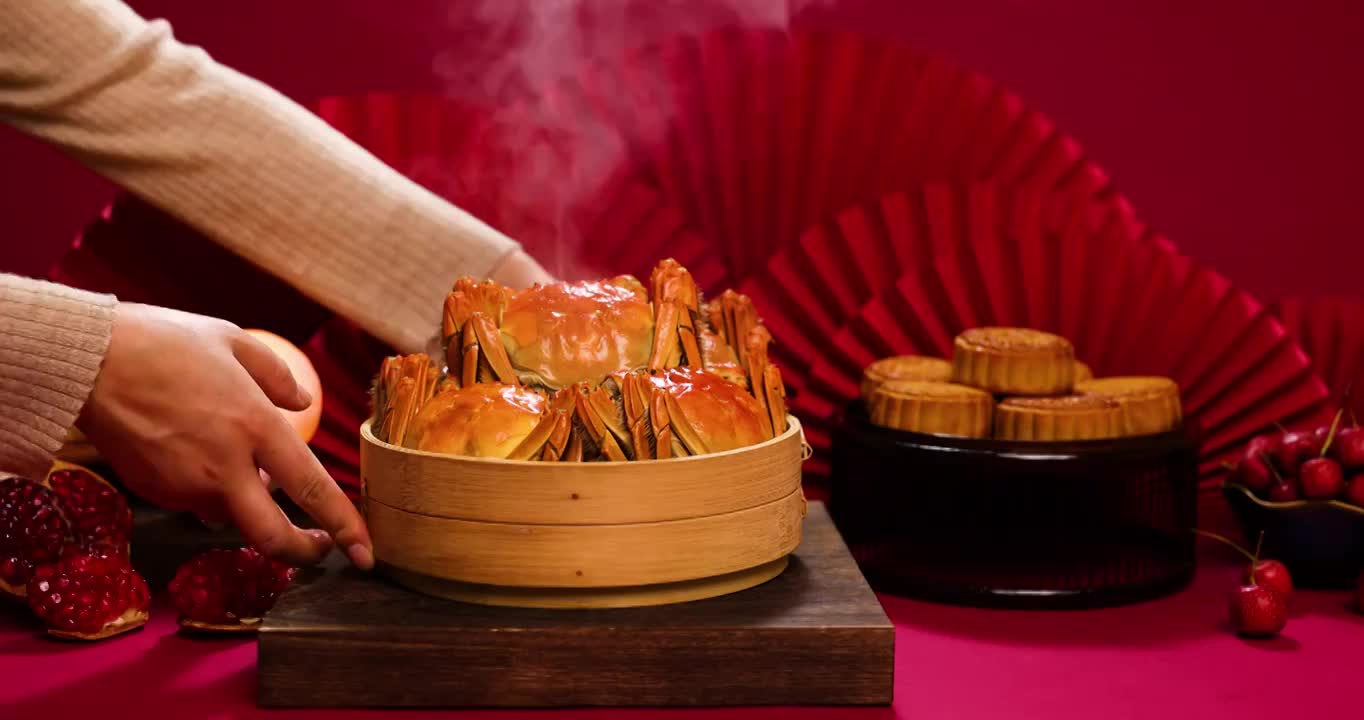 大闸蟹与月饼,中秋节,中国食品（合集）视频素材