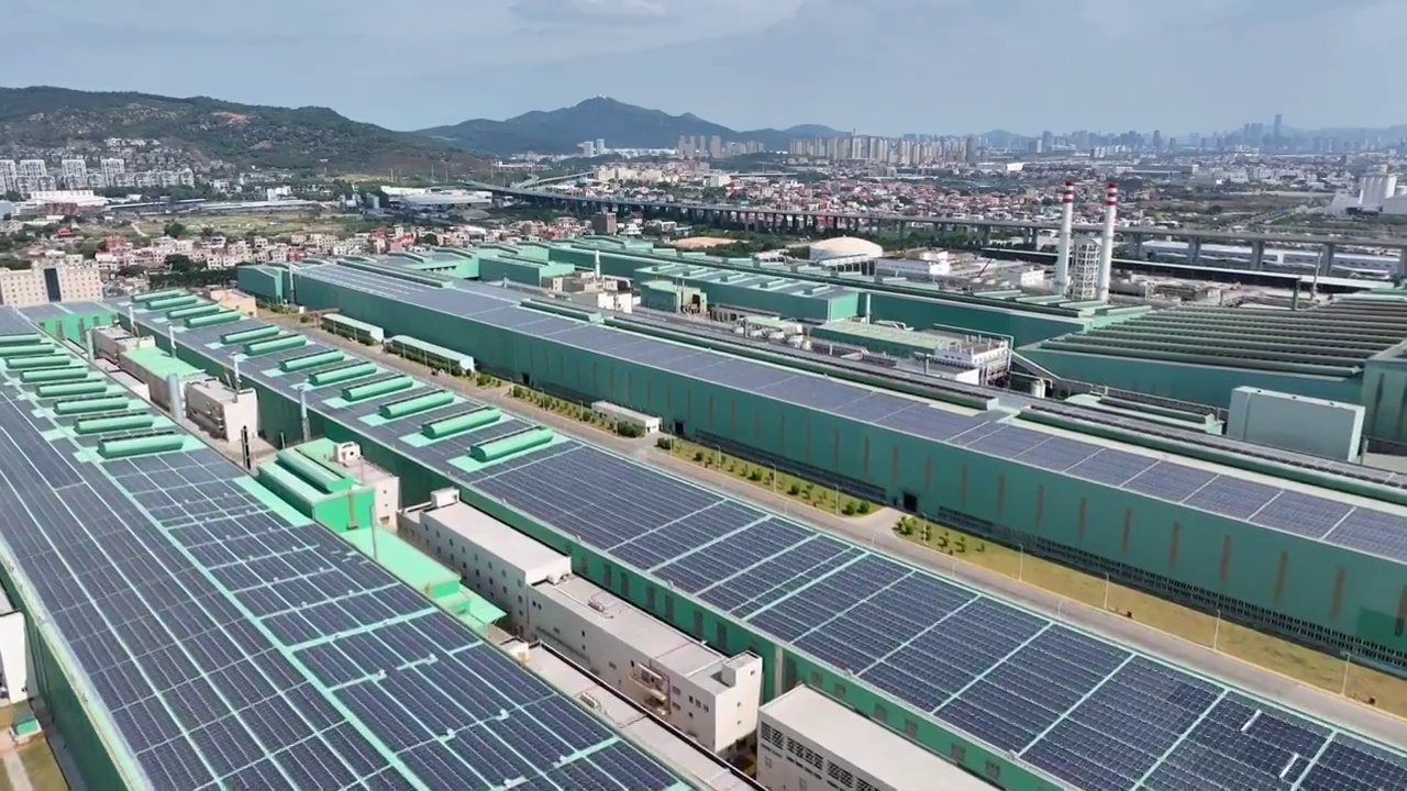 航拍福建漳州工厂厂房屋顶太阳能发电视频素材