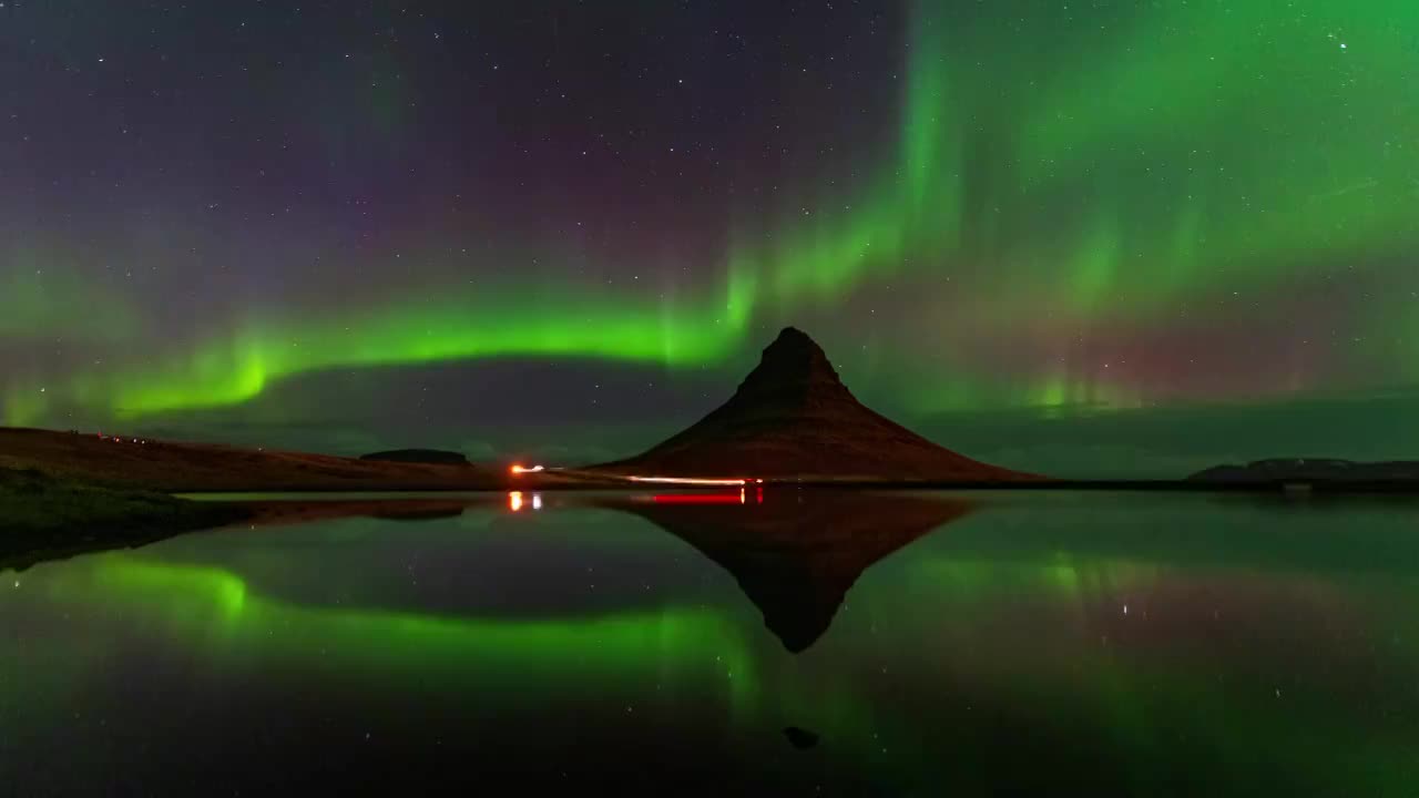 冰岛草帽山绚丽极光视频素材