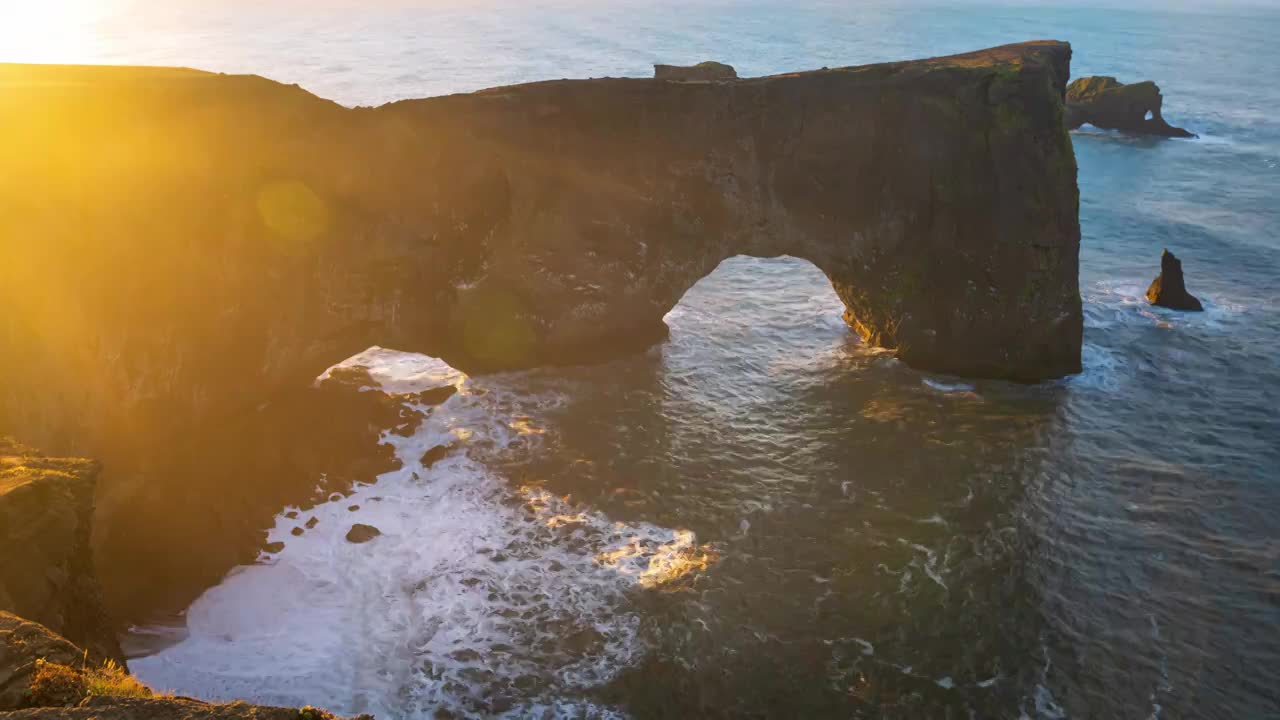 冰岛黑沙滩海拱日出视频素材