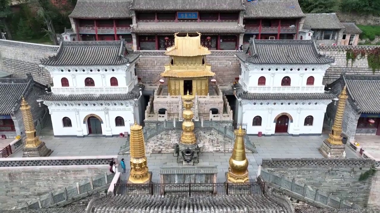 山西忻州五台山显通寺铜殿航拍视频下载