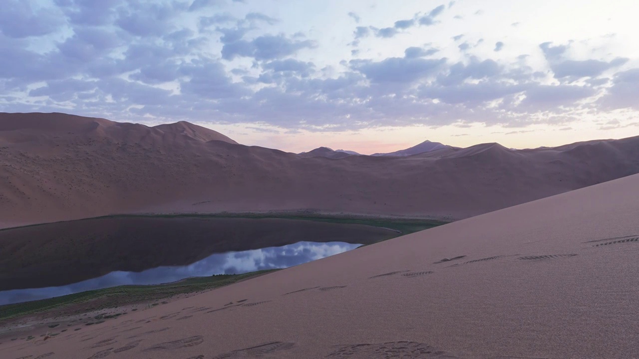 延时摄影内蒙阿拉善巴丹吉林沙漠日出朝阳视频素材