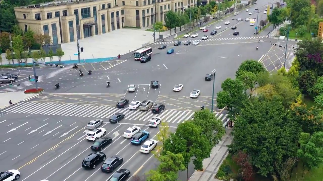 航拍城市公路十字路口交通车流高峰景象视频素材