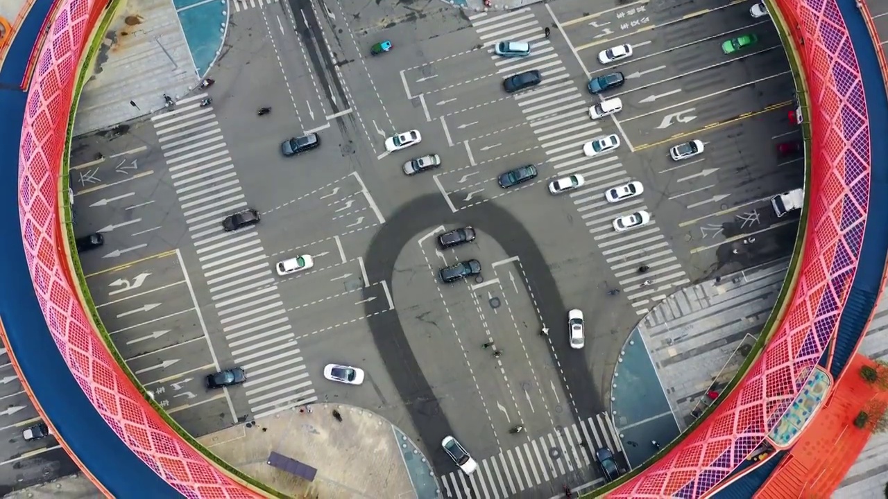 航拍成都金融城交子之环十字路口交通景象视频素材