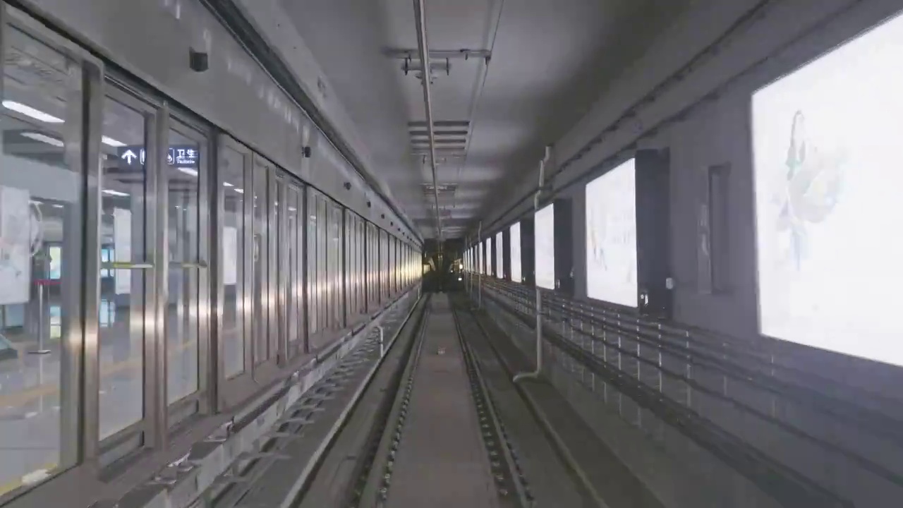 地铁驾驶舱视角进站视频下载