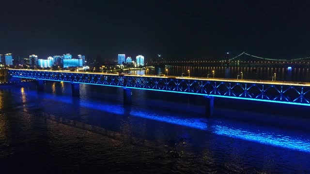 武汉长江大桥夜景航拍视频素材