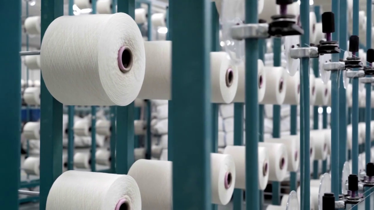 纺织厂纺纱车间视频素材