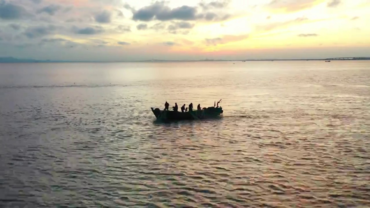海上捕鱼的渔船视频下载