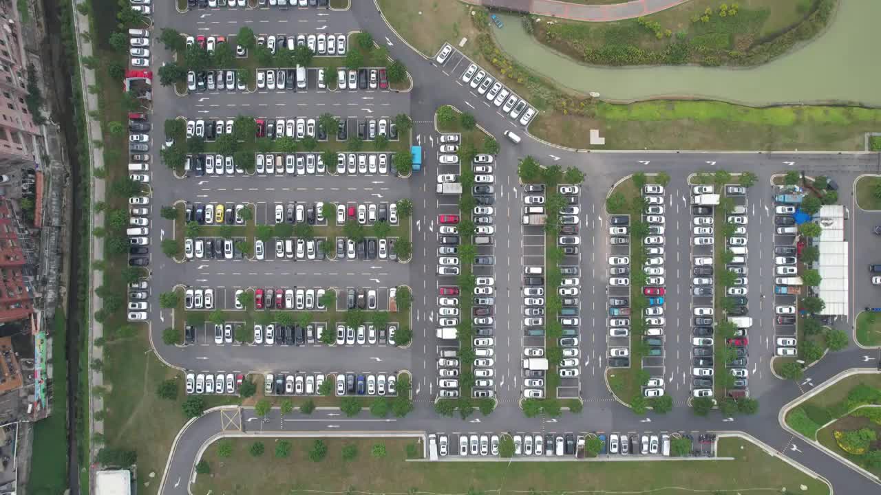 大型汽车停车场视频素材