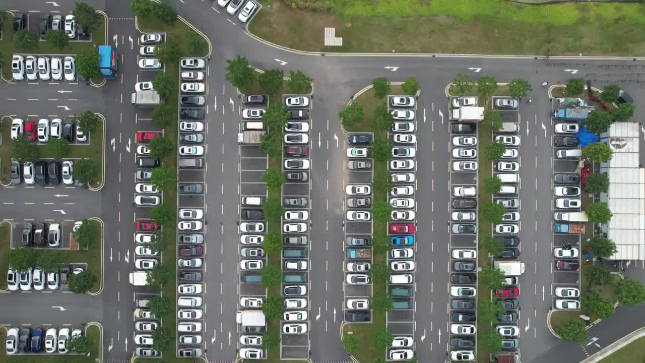 大型汽车停车场视频素材