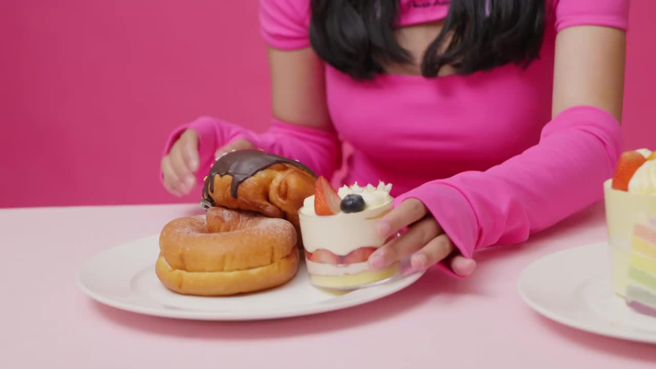 吃甜食的胖女孩视频下载