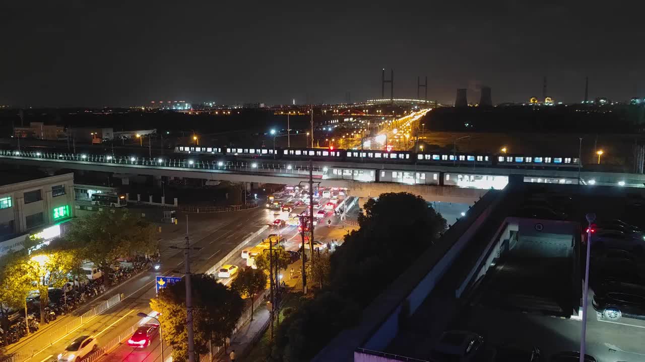 城市地铁轻轨夜景视频视频下载