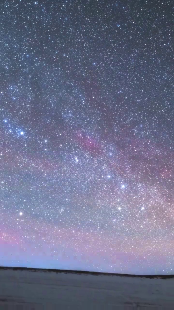 星空延时：夜空气辉中的双子座流星雨视频素材