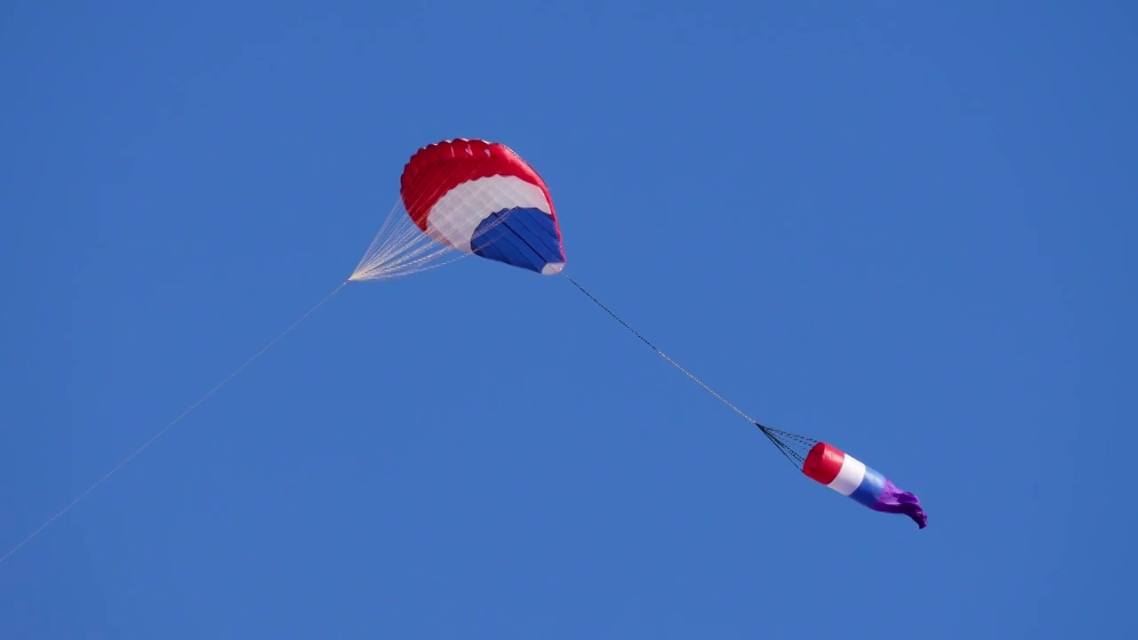 空中的热气球风筝视频下载