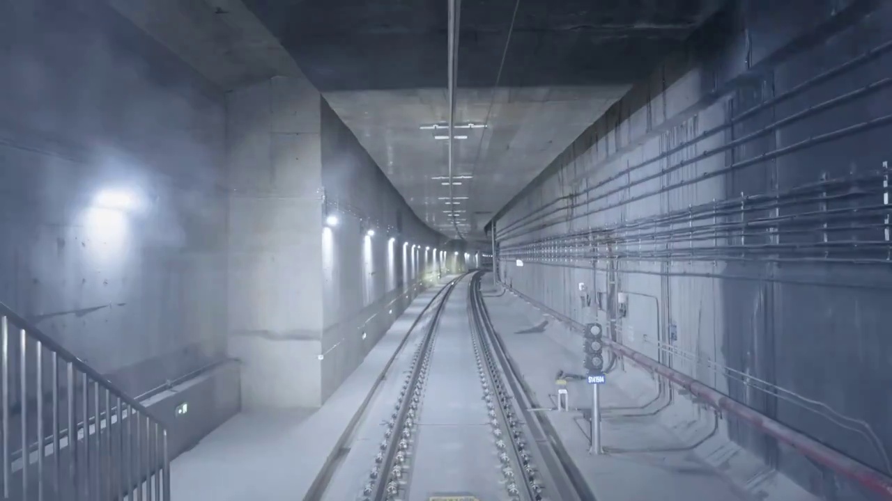 科技感地铁铁轨隧道穿梭视频下载