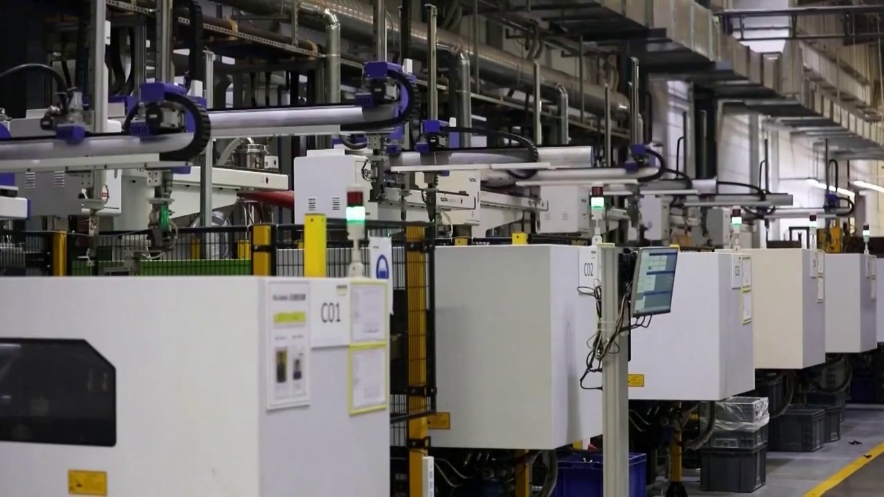 中国的芯片工厂高科技自动化流水线生产（选编）视频素材