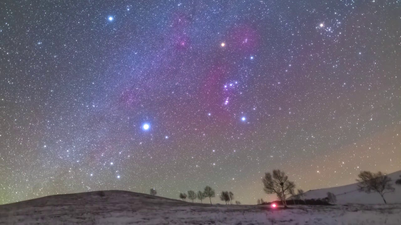 星空延时：双子座流星雨闪现火流星视频素材